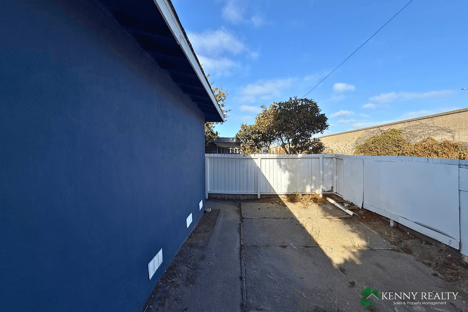Burlingame House: 900 Larkspur Drive