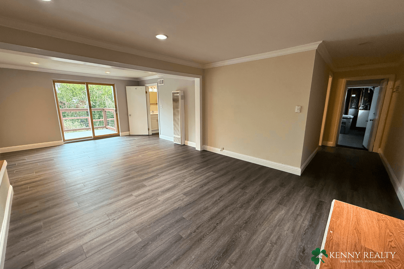 Pacifica House: 424 Manor Dr.