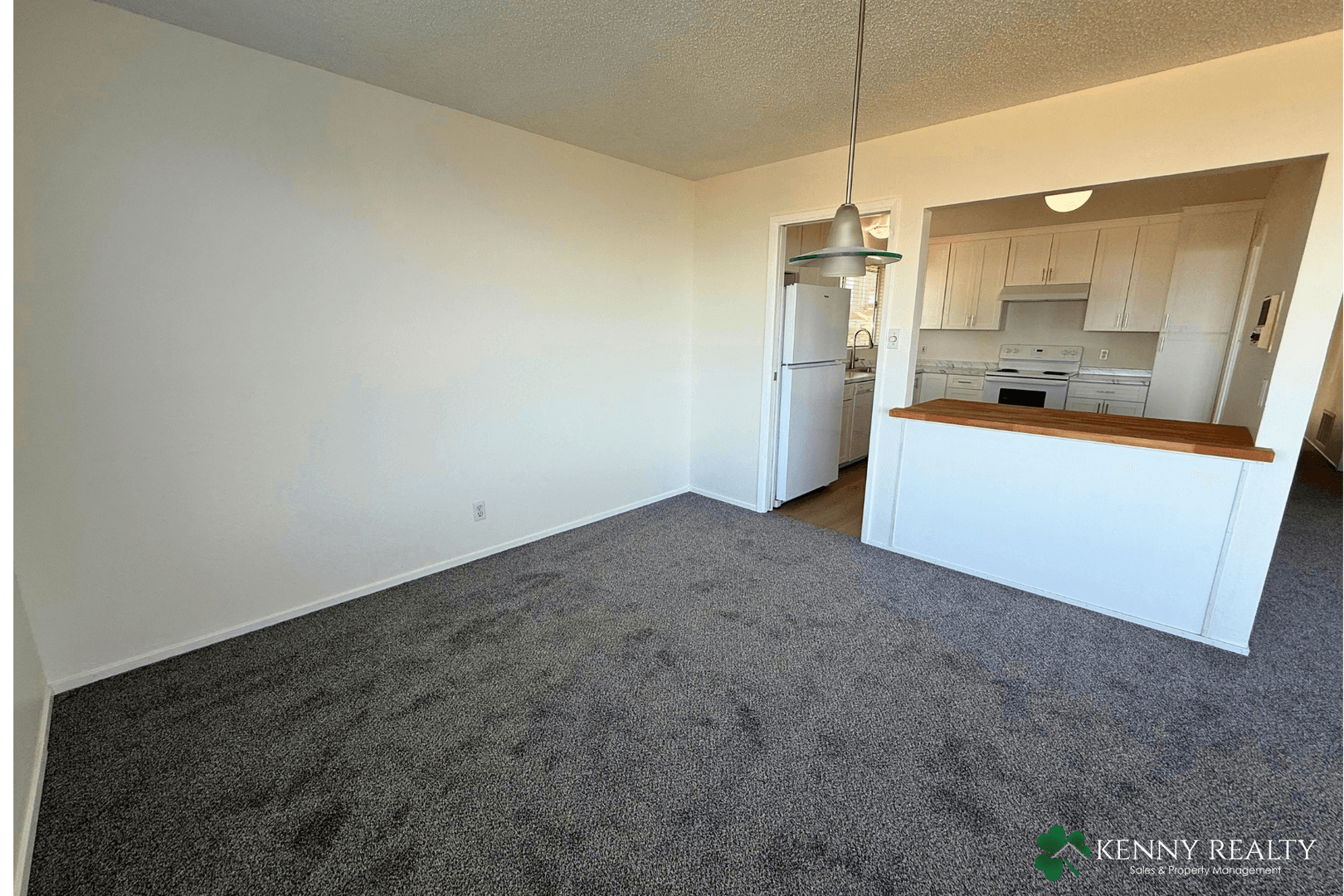 Pacifica House: 23 Holiday Court