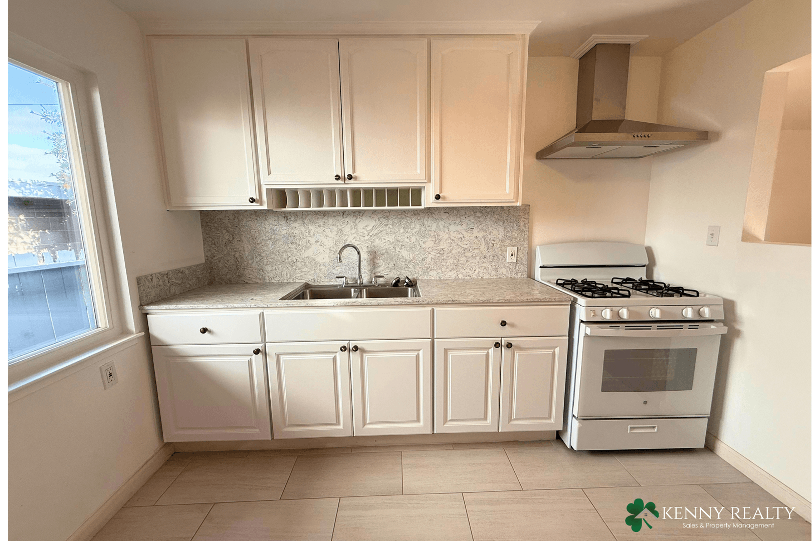 Burlingame House: 900 Larkspur Drive
