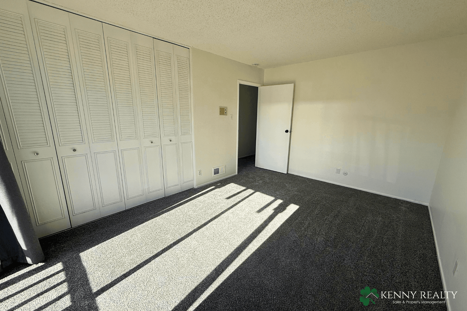 Pacifica House: 23 Holiday Court