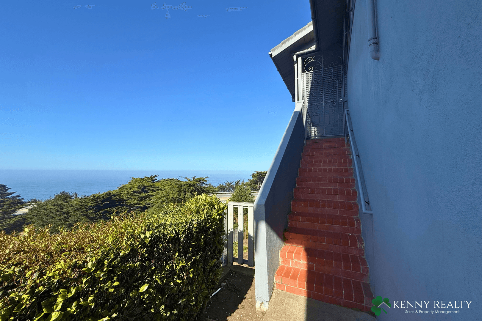 Pacifica House: 23 Holiday Court