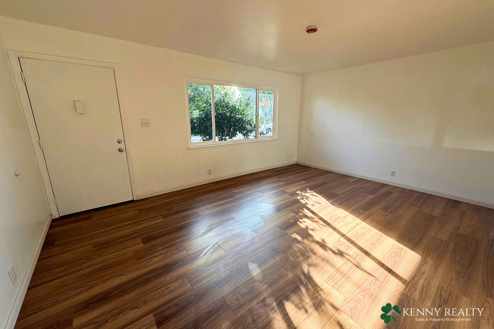 Burlingame House: 900 Larkspur Drive