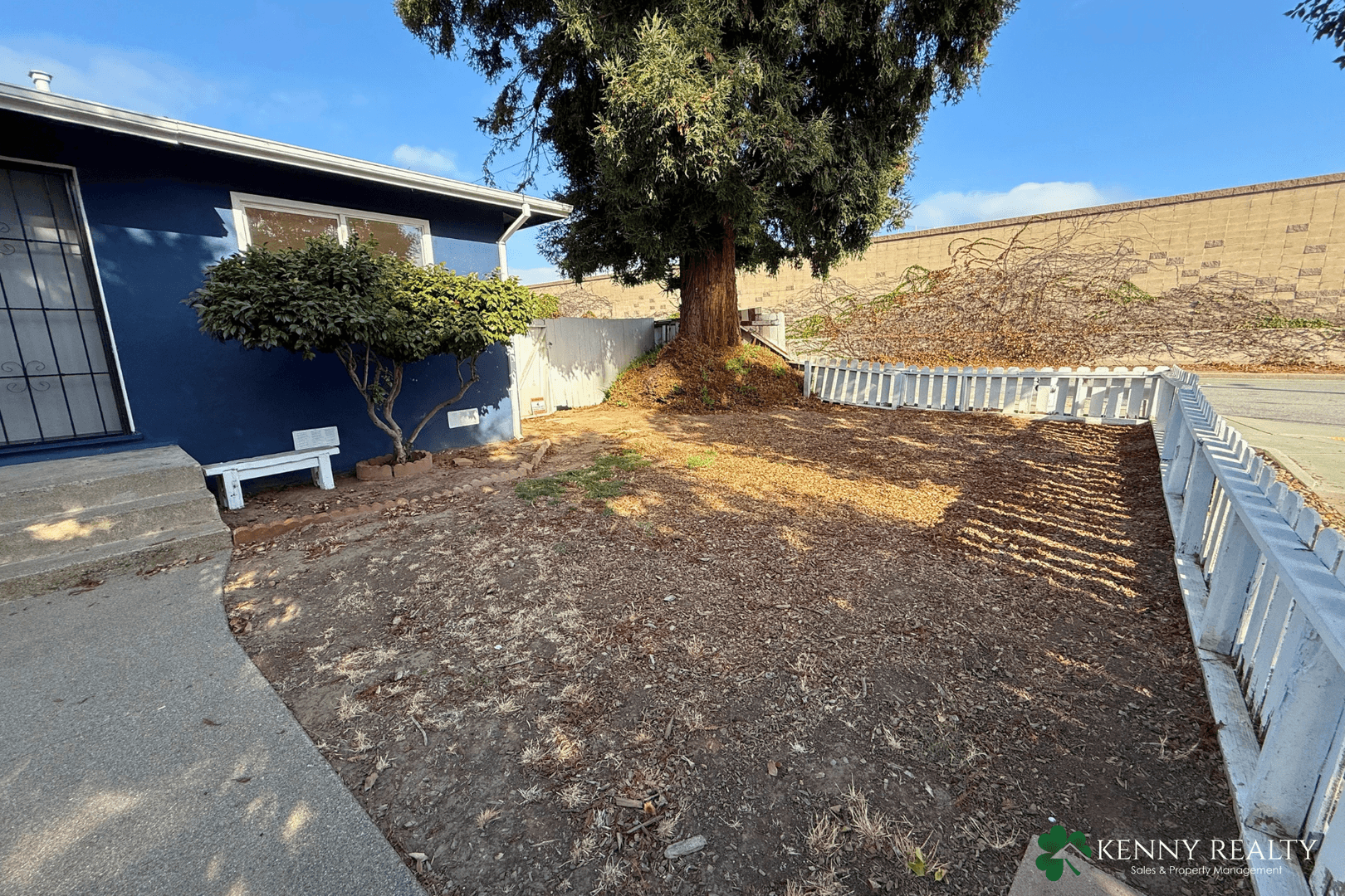 Burlingame House: 900 Larkspur Drive