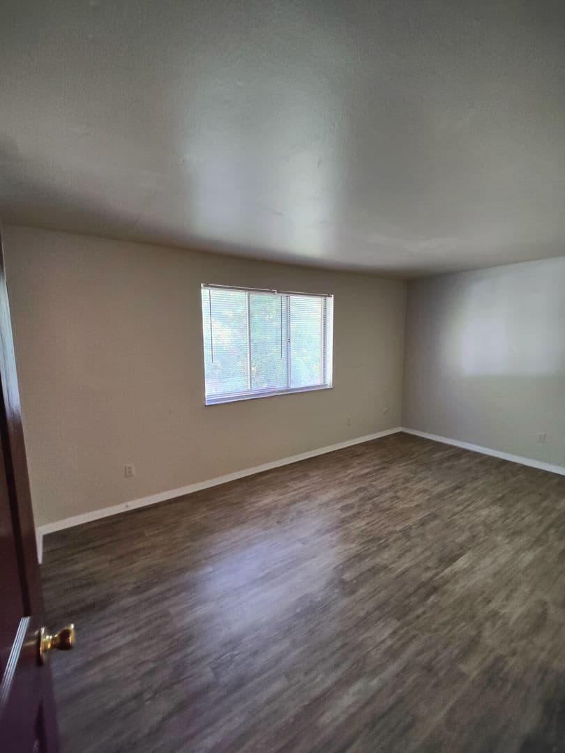 Kettering Apartment: 4420 - 4440  Flowerdale Avenue