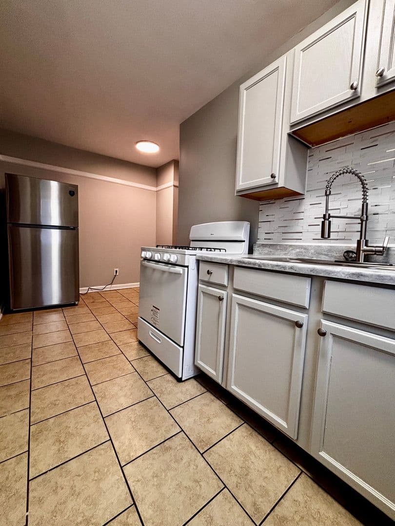 Fairborn Apartment: 231 East Xenia Drive