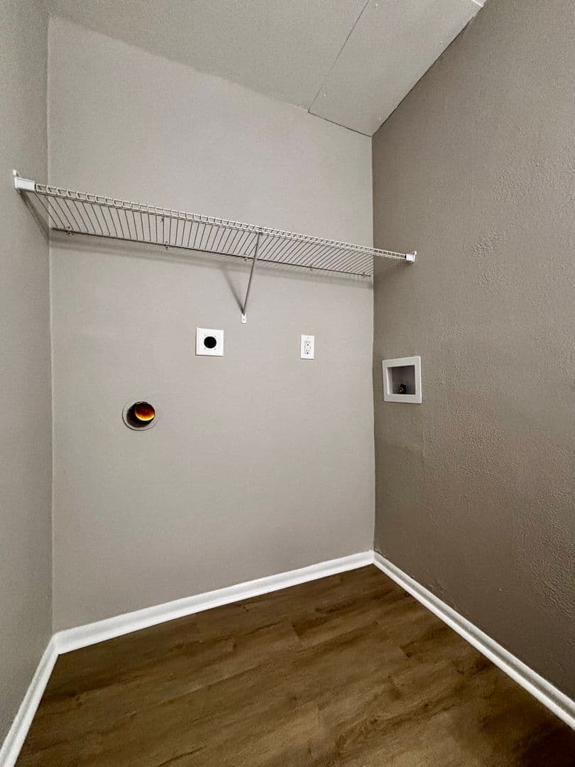 West Milton Apartment: 1257 Sanlor Avenue