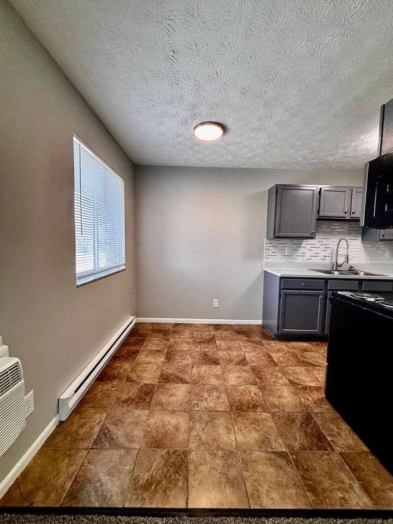 Englewood Apartment: 521 S. Main Street