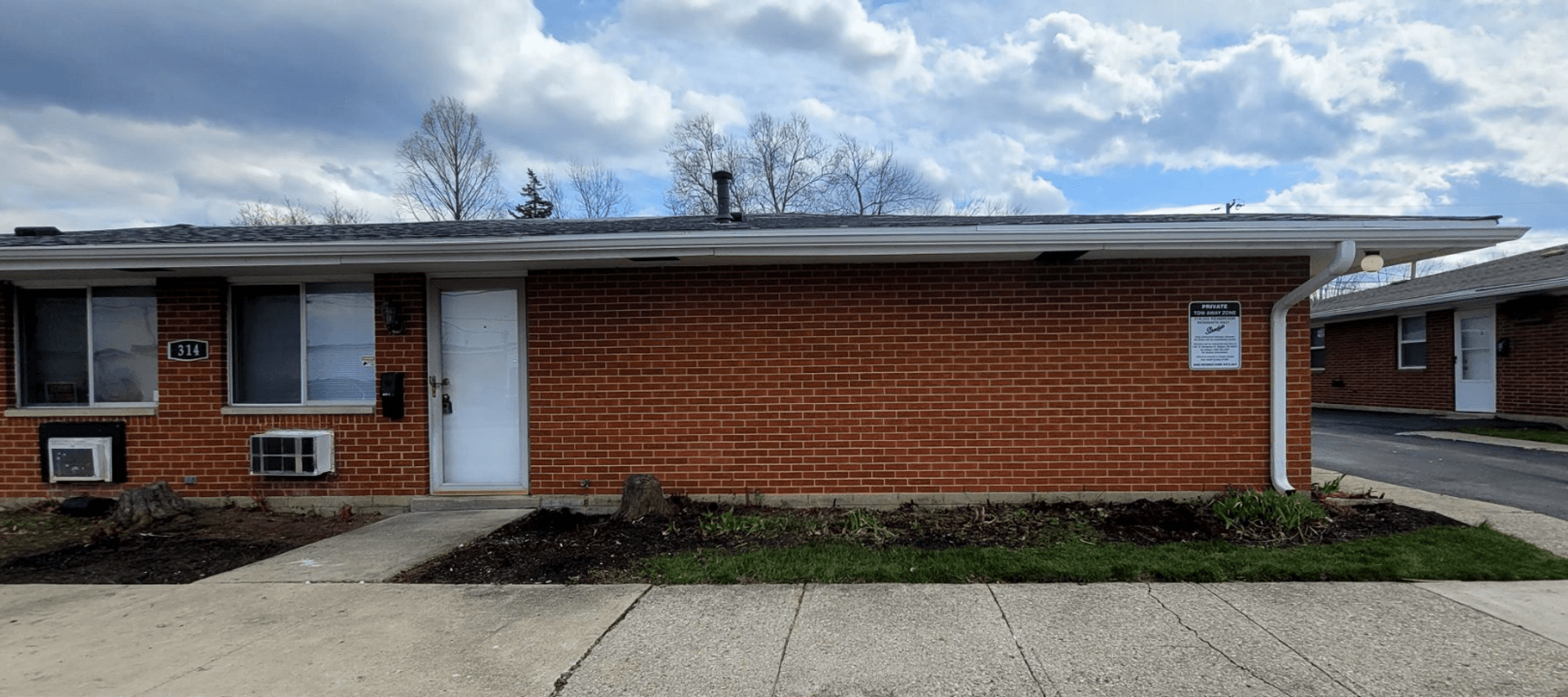 Vandalia Apartment: 314 Kenbrook Drive