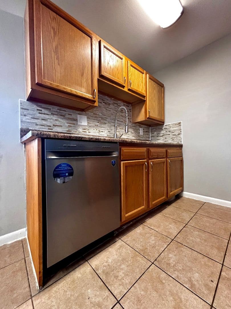 Englewood Apartment: 521 S. Main Street