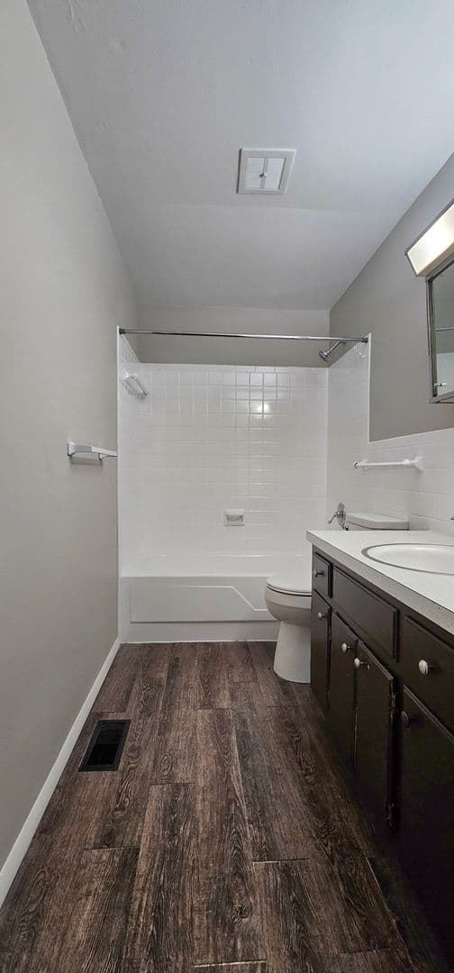Vandalia Apartment: 314 Kenbrook Drive