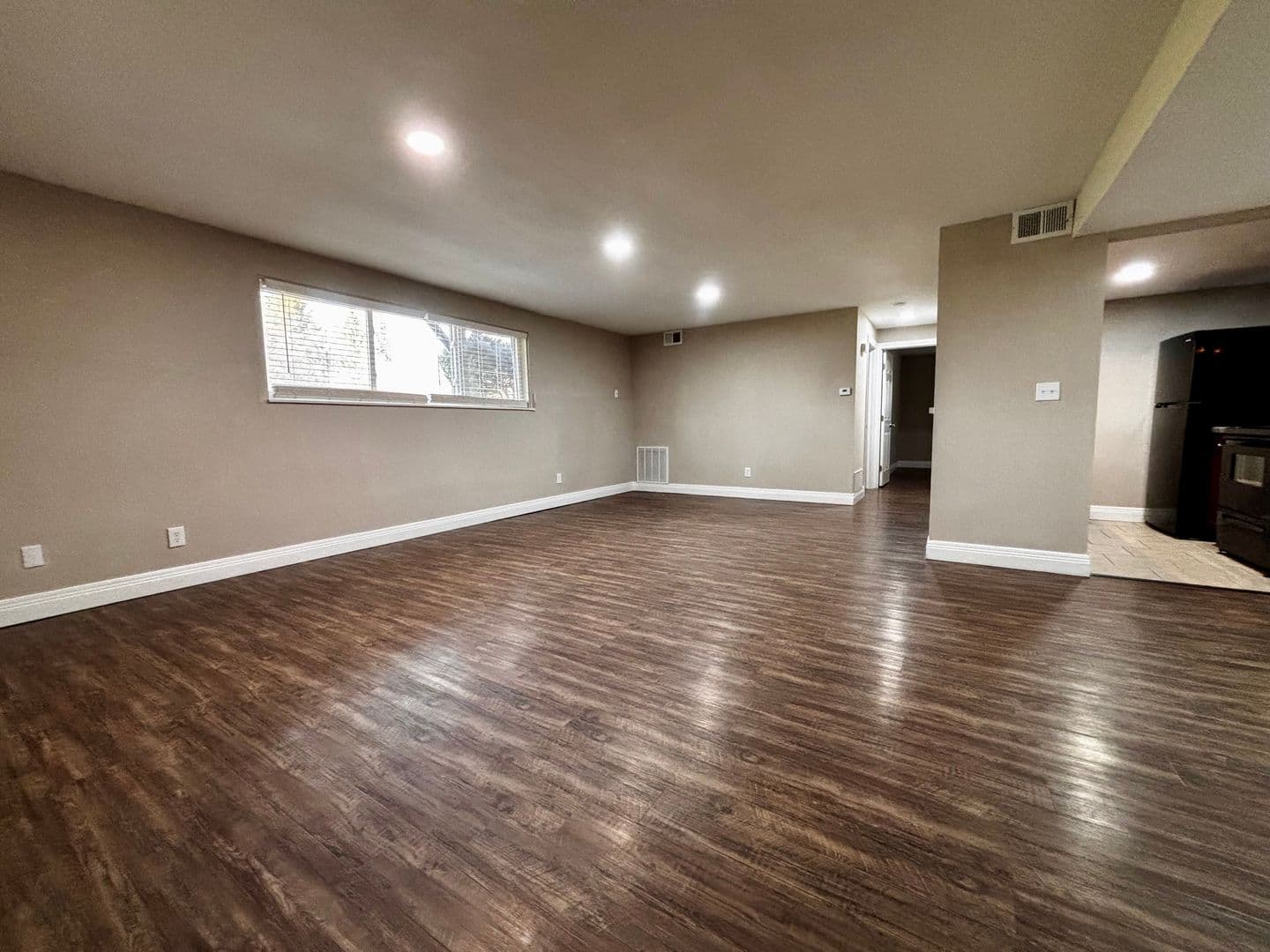Kettering Apartment: 4420 - 4440  Flowerdale Avenue