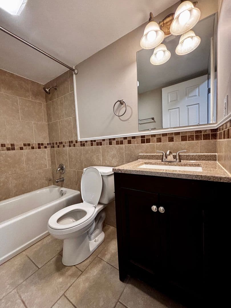 Kettering Apartment: 4420 - 4440  Flowerdale Avenue