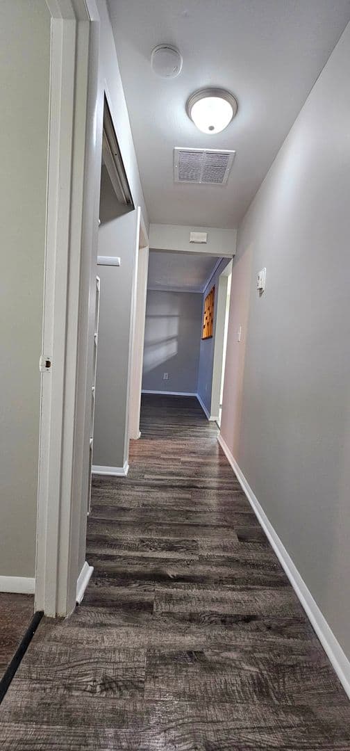 Vandalia Apartment: 314 Kenbrook Drive