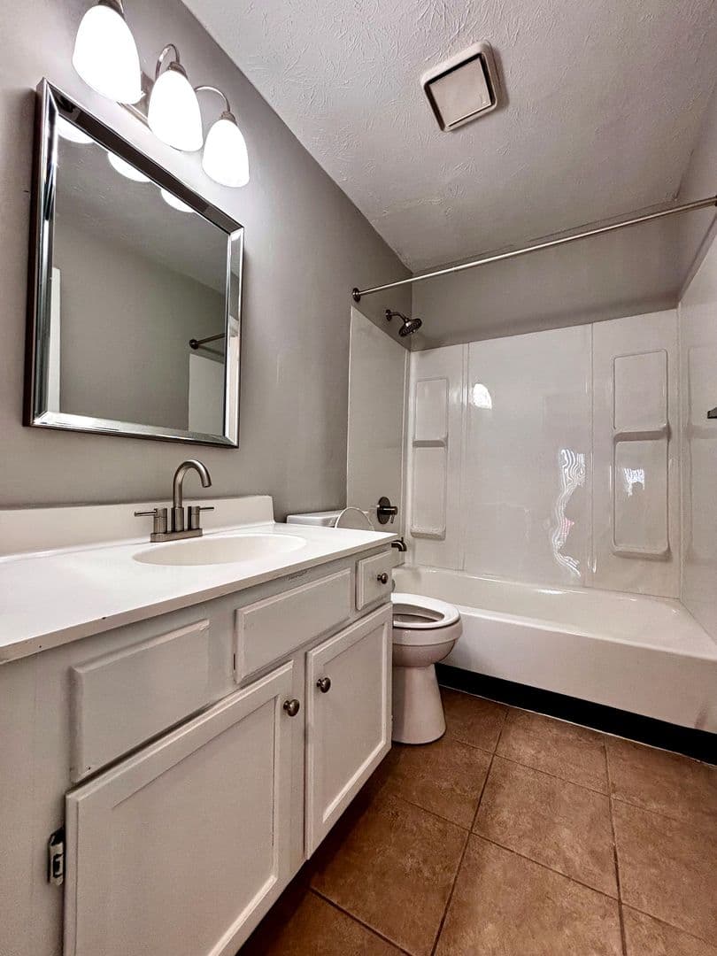 Englewood Apartment: 521 S. Main Street