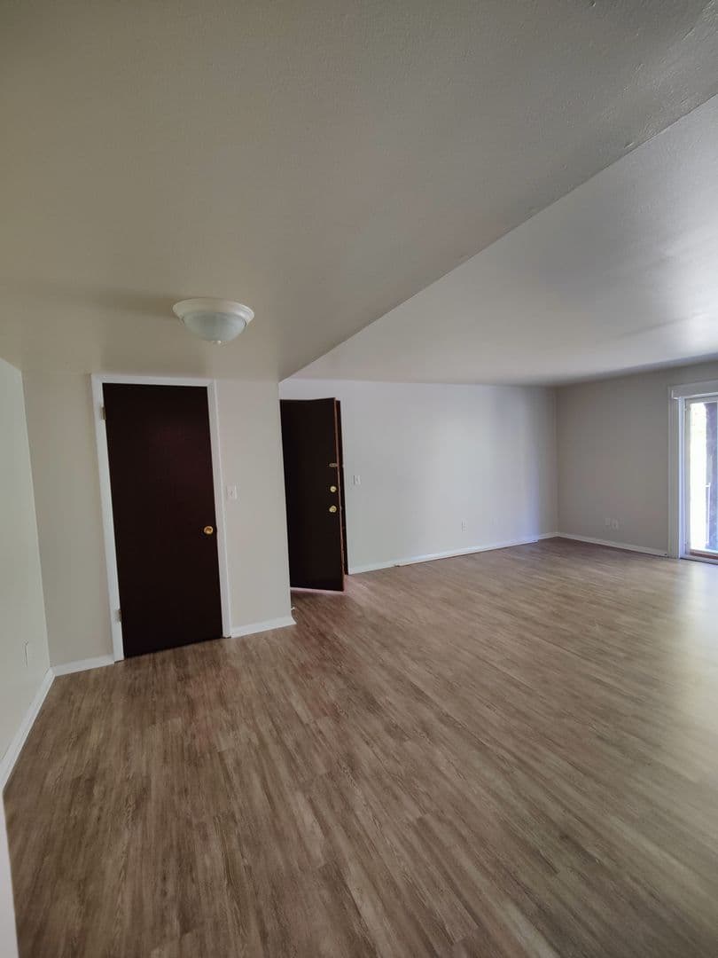 Kettering Apartment: 4420 - 4440  Flowerdale Avenue