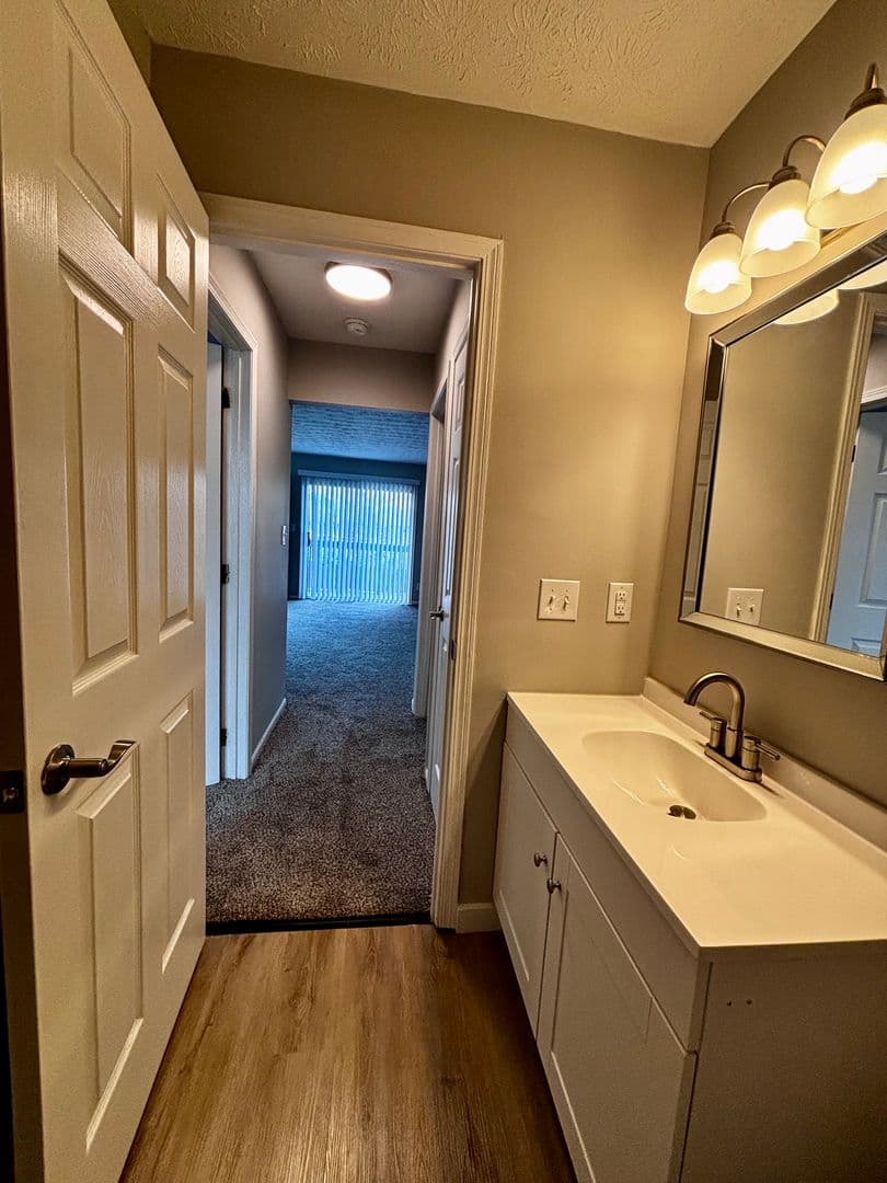 Englewood Apartment: 521 S. Main Street