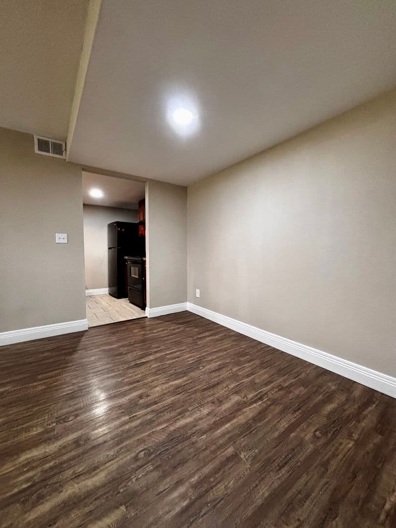 Kettering Apartment: 4420 - 4440  Flowerdale Avenue