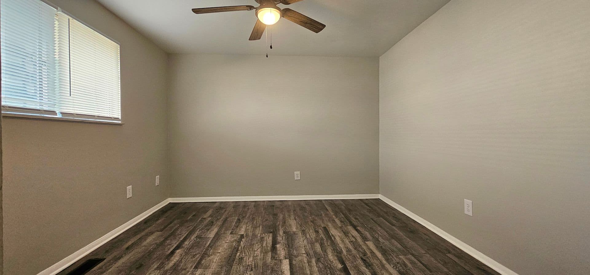Vandalia Apartment: 314 Kenbrook Drive
