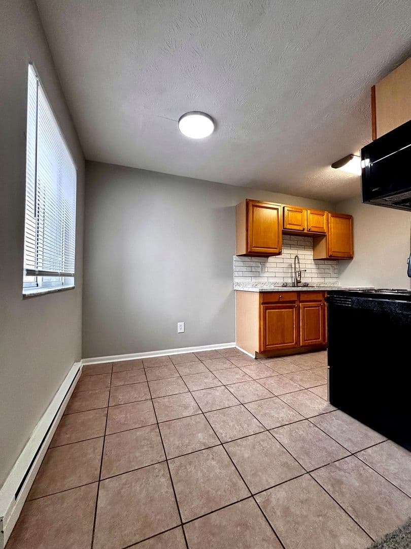 Englewood Apartment: 521 S. Main Street