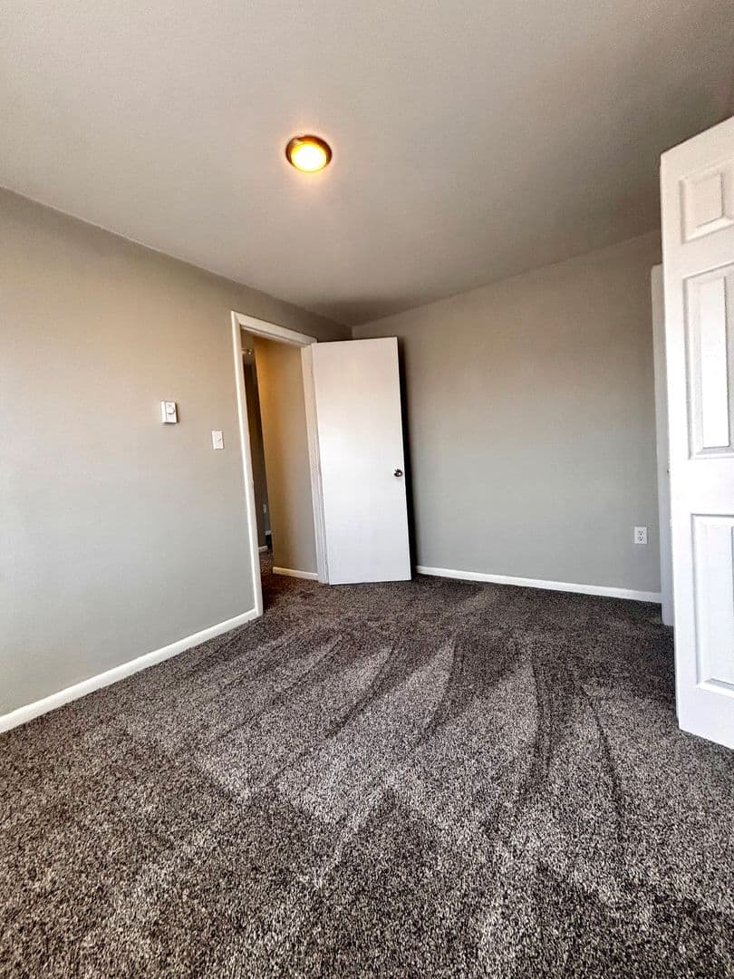 Englewood Apartment: 521 S. Main Street