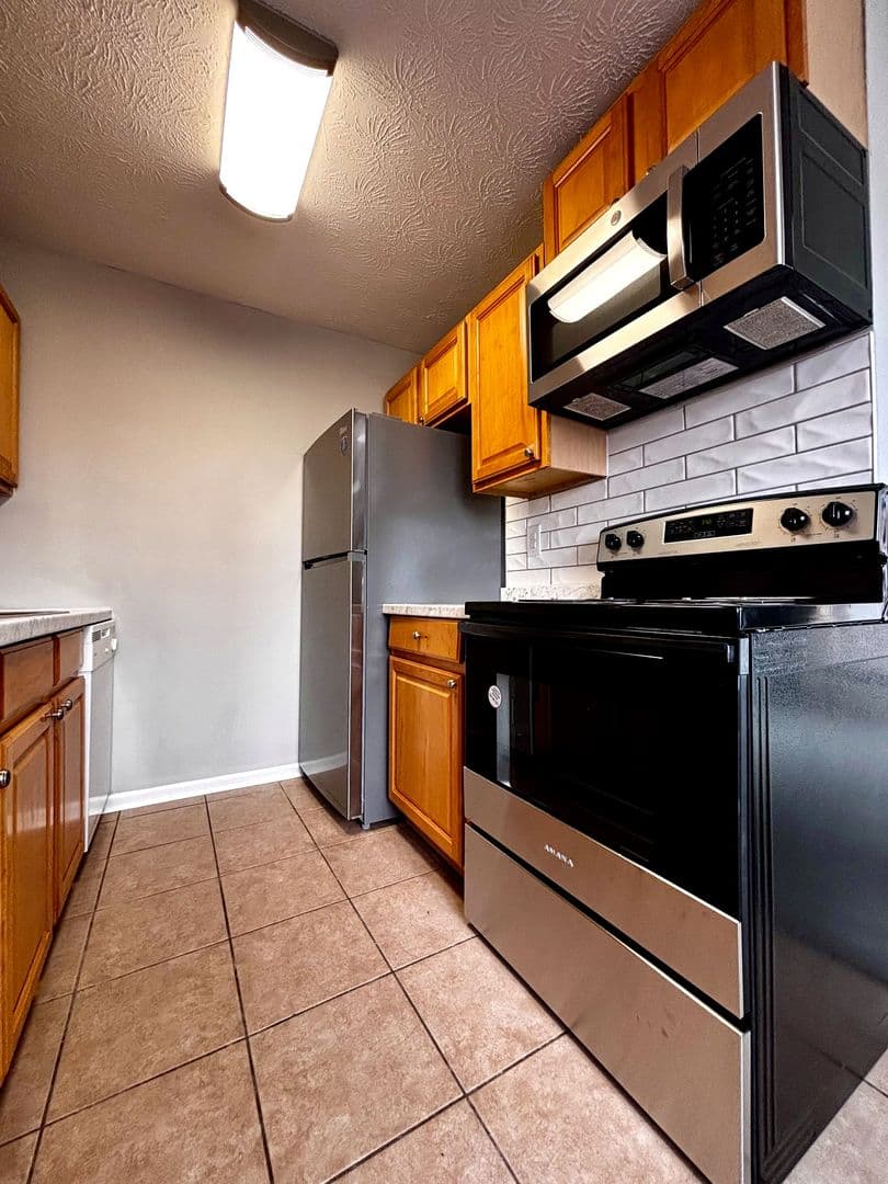 Englewood Apartment: 521 S. Main Street