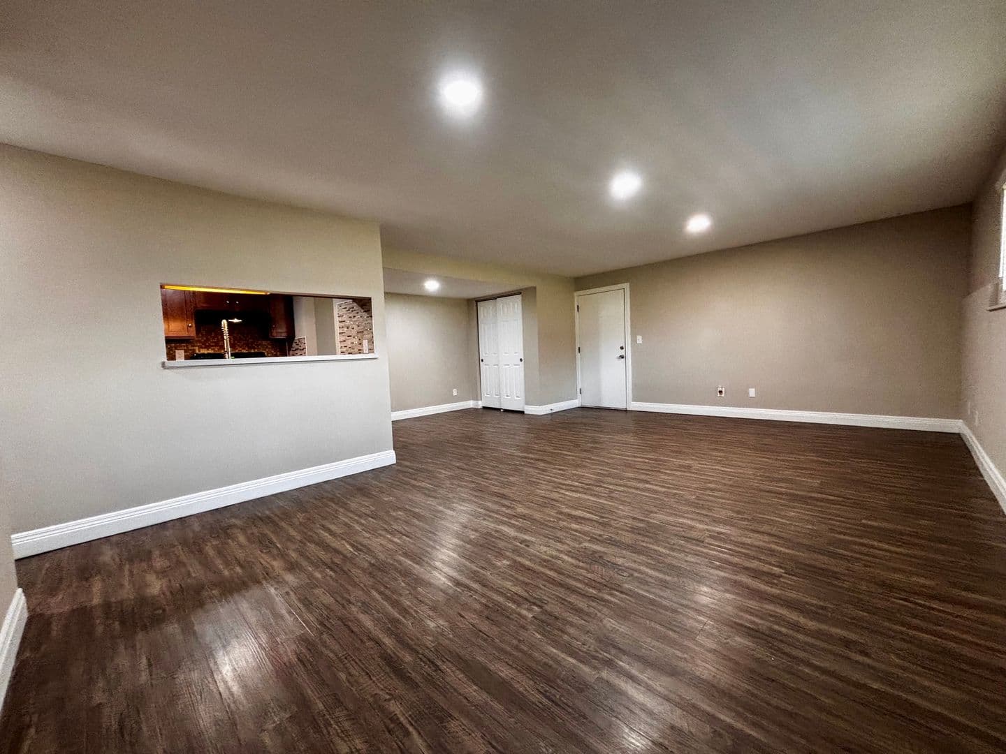 Kettering Apartment: 4420 - 4440  Flowerdale Avenue