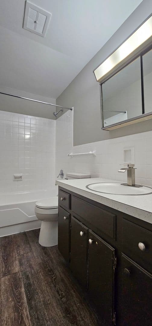 Vandalia Apartment: 314 Kenbrook Drive