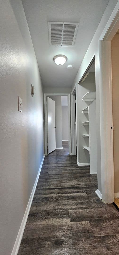 Vandalia Apartment: 314 Kenbrook Drive