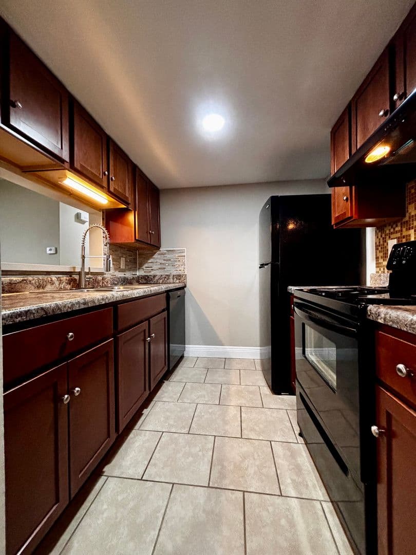 Kettering Apartment: 4420 - 4440  Flowerdale Avenue