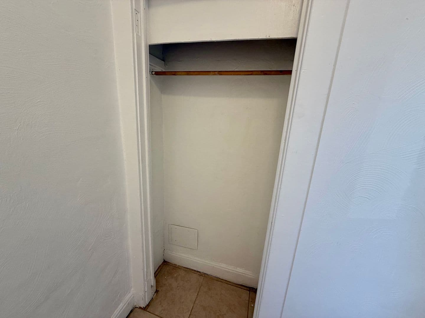 Pittsburgh Apartment: 5752 Ellsworth Ave