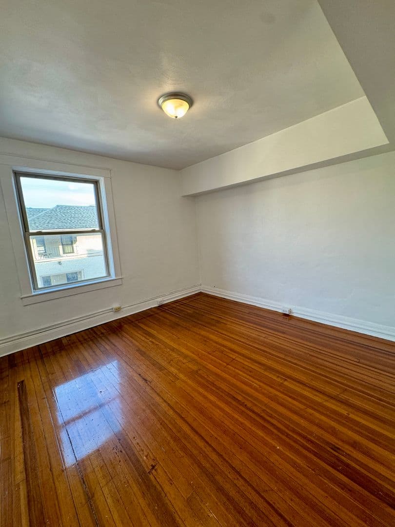 Pittsburgh Apartment: 5752 Ellsworth Ave