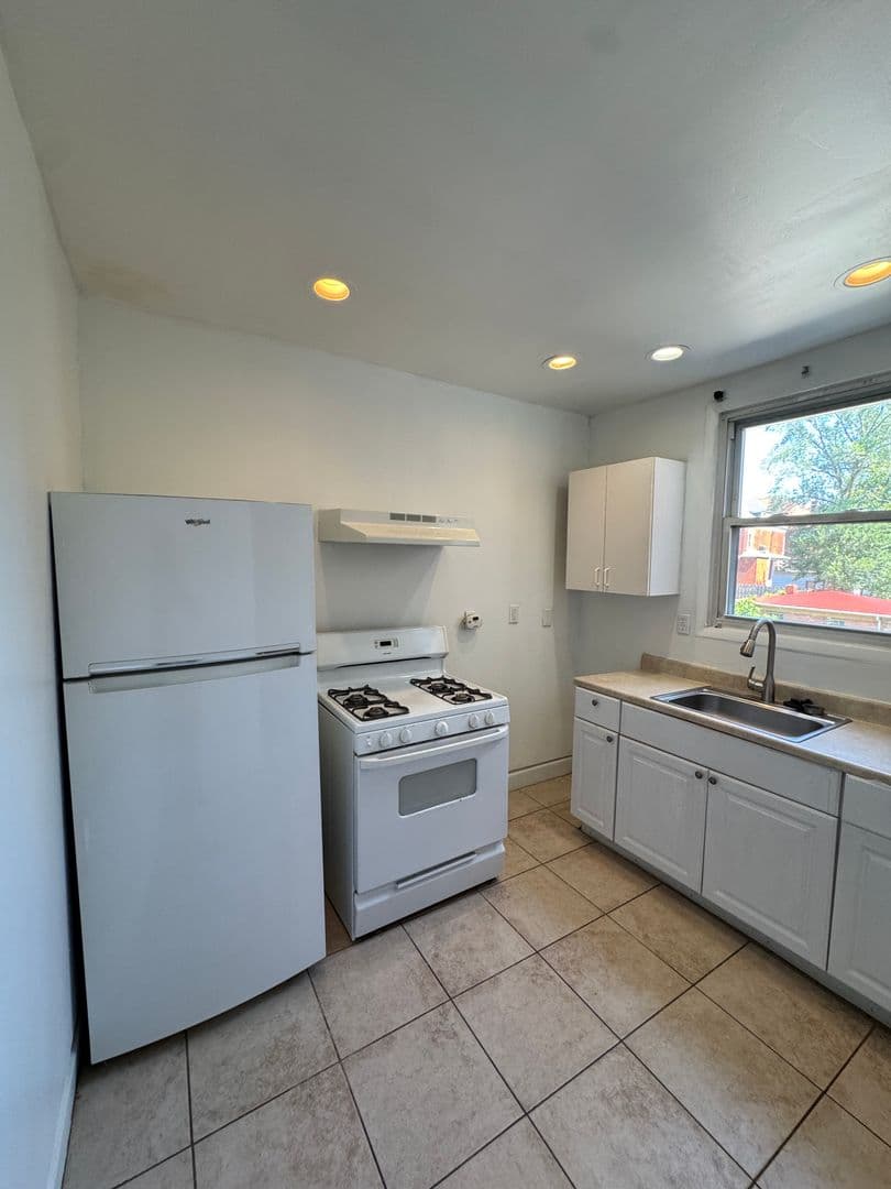 Pittsburgh Apartment: 370 S. Negley