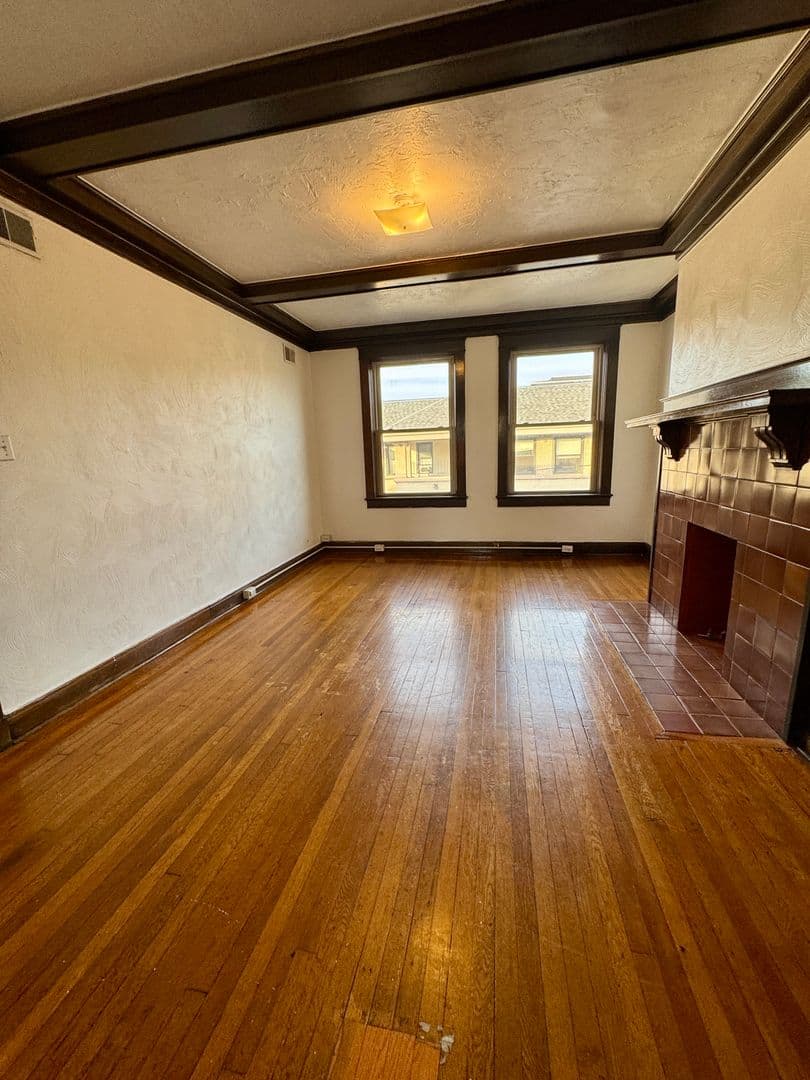 Pittsburgh Apartment: 5752 Ellsworth Ave