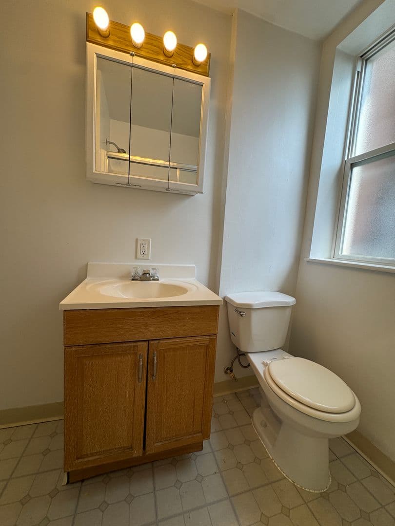 Pittsburgh Apartment: 1134 Illinois Ave
