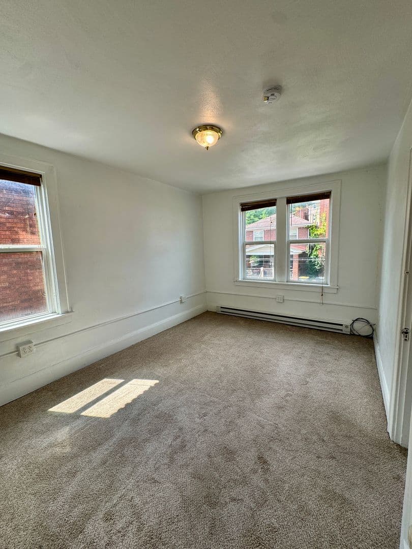 Pittsburgh Apartment: 1134 Illinois Ave