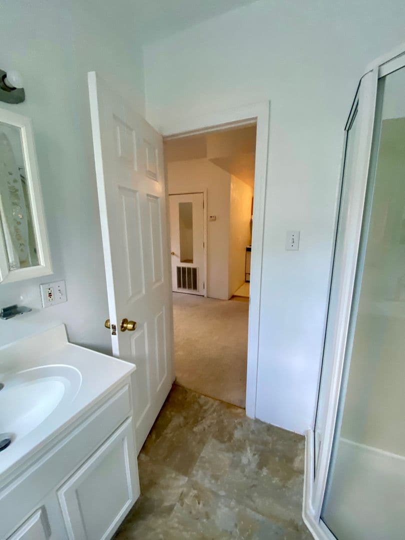 Pittsburgh Apartment: 5819 Bartlett St