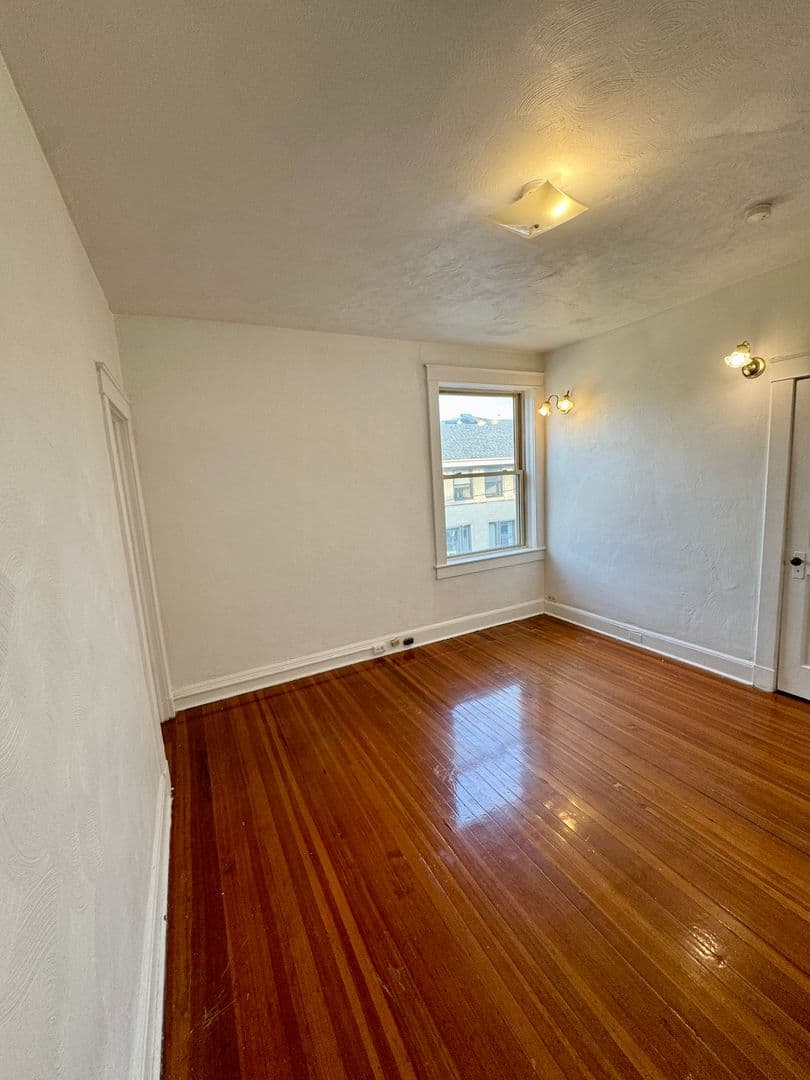 Pittsburgh Apartment: 5752 Ellsworth Ave