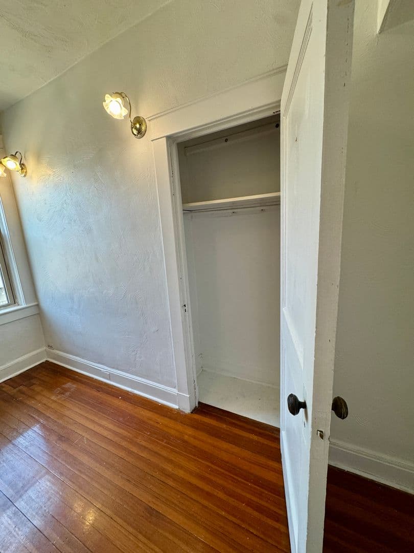 Pittsburgh Apartment: 5752 Ellsworth Ave