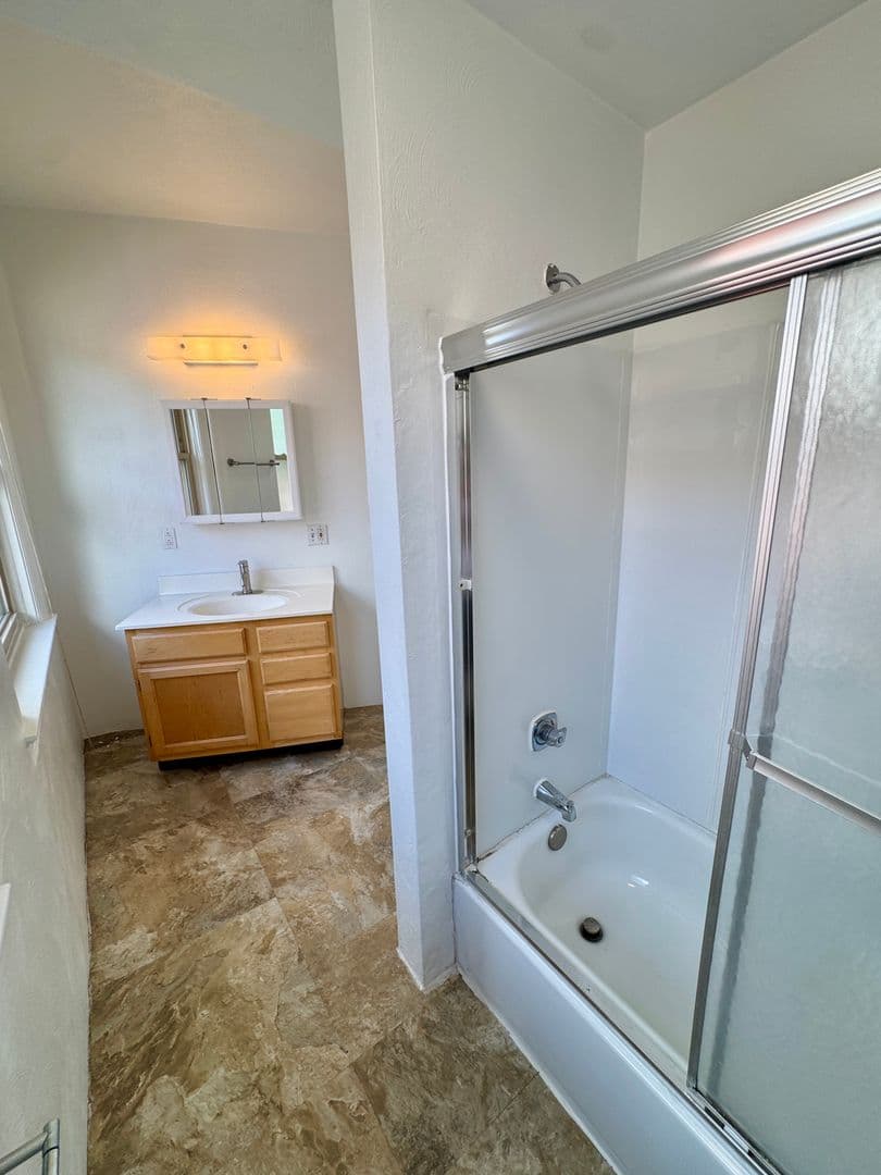 Pittsburgh Apartment: 5819 Bartlett St
