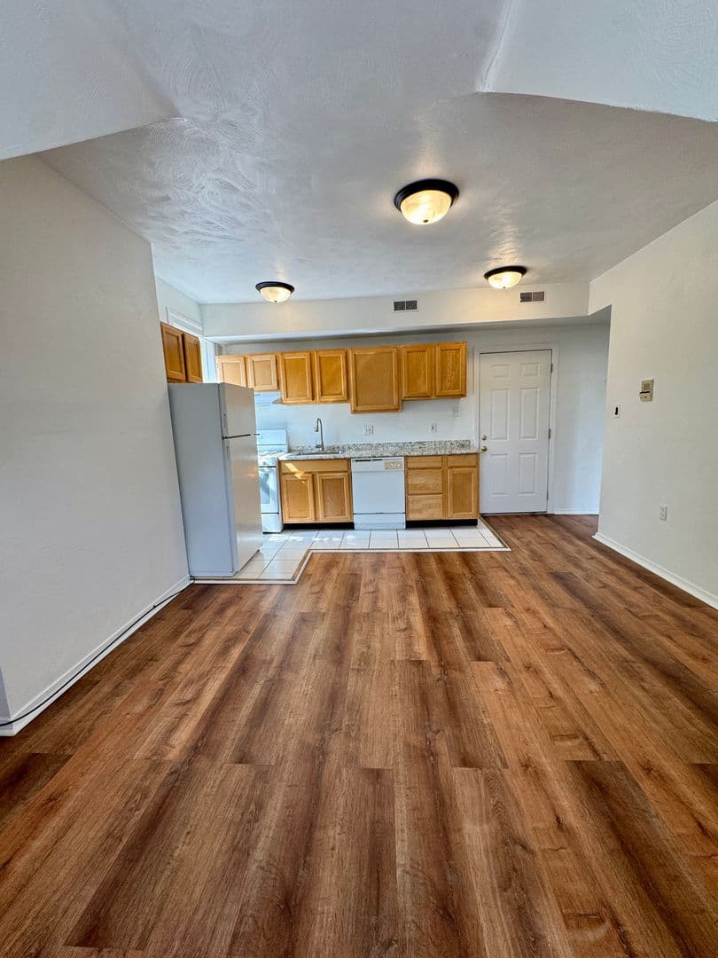 Pittsburgh Apartment: 5819 Bartlett St