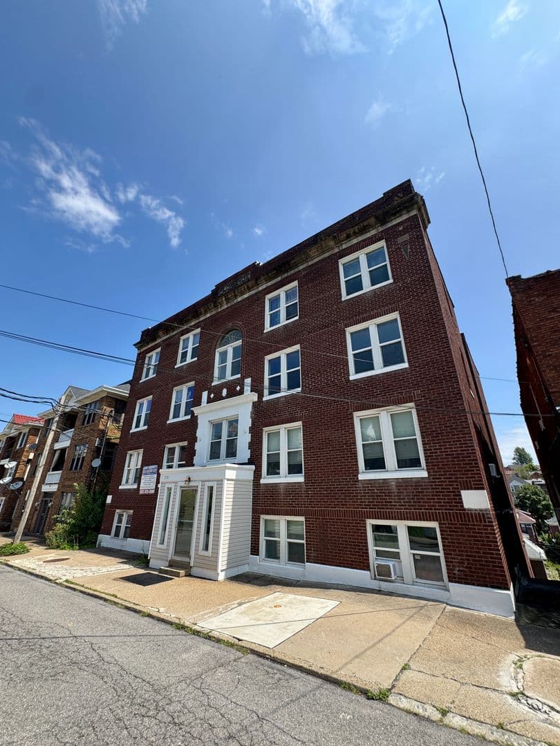 Pittsburgh Apartment: 1134 Illinois Ave