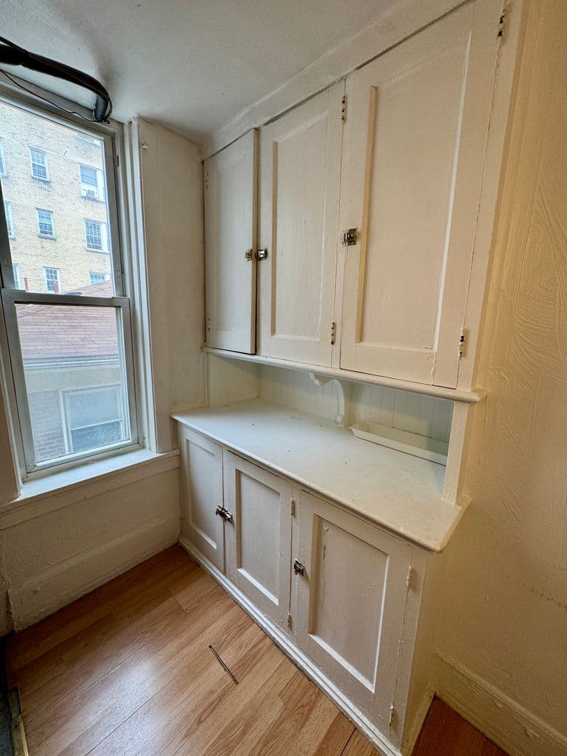 Pittsburgh Apartment: 218 North Craig St