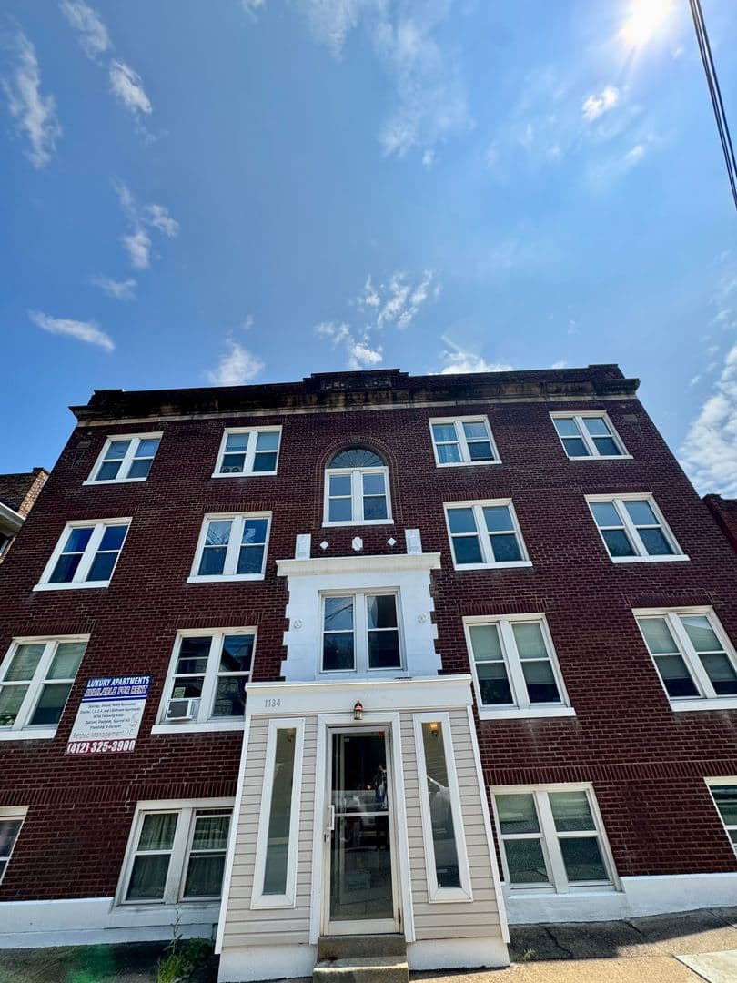 Pittsburgh Apartment: 1134 Illinois Ave