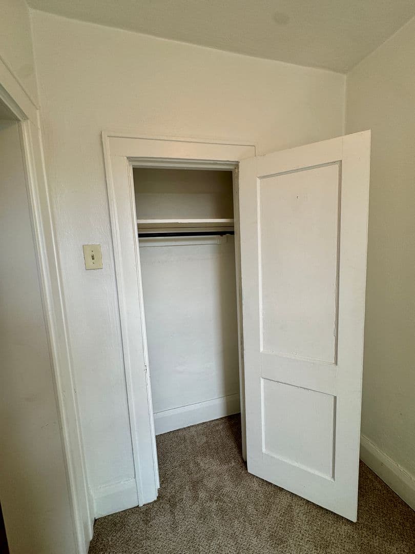 Pittsburgh Apartment: 1134 Illinois Ave