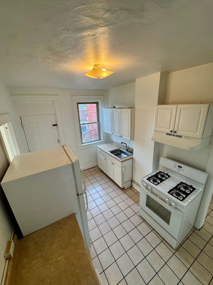 Pittsburgh Apartment: 5752 Ellsworth Ave