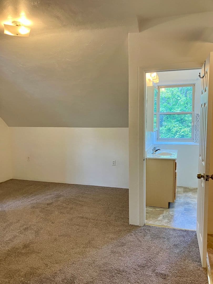 Pittsburgh Apartment: 5819 Bartlett St