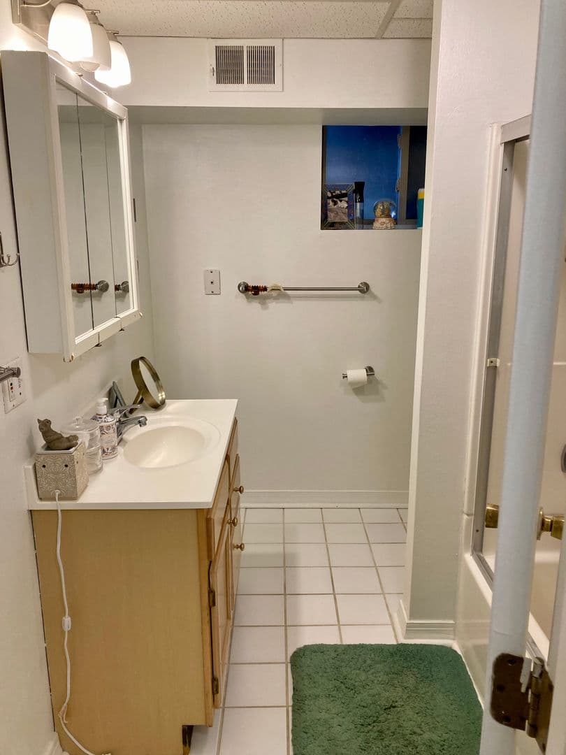 Pittsburgh Apartment: 5819 Bartlett St