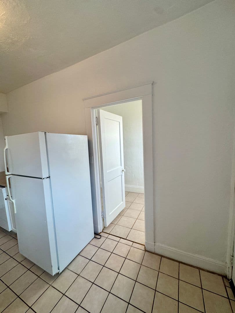 Pittsburgh Apartment: 5752 Ellsworth Ave