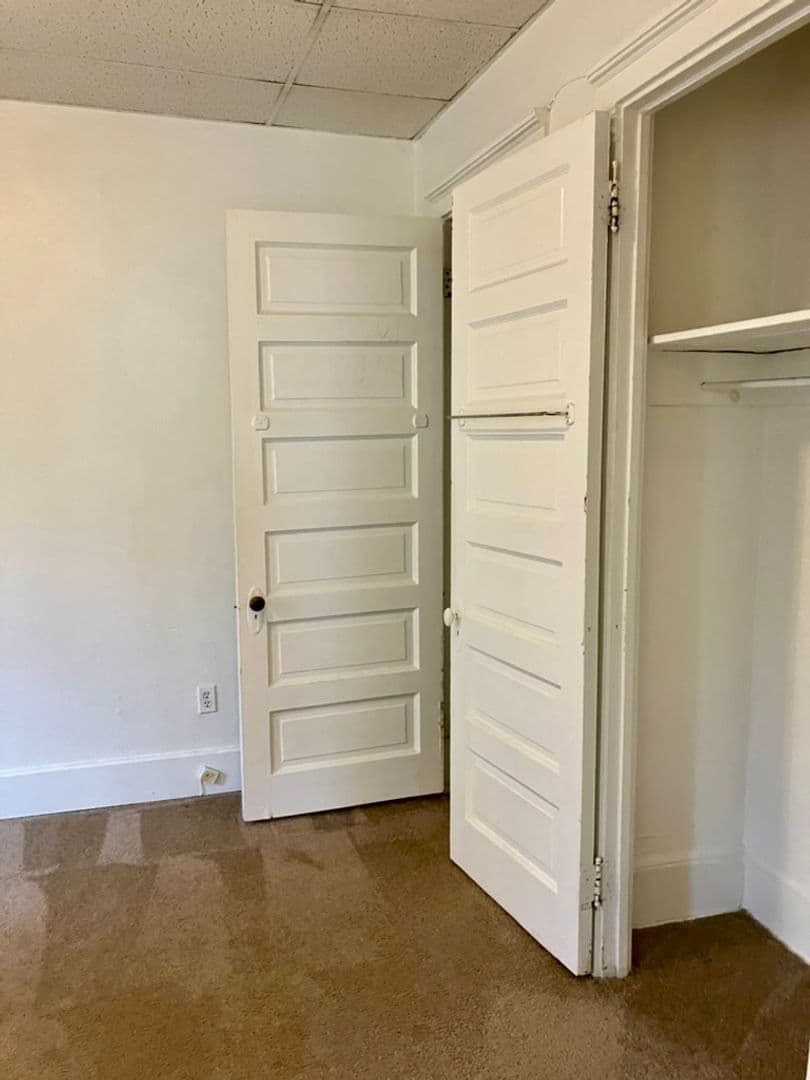 Pittsburgh Apartment: 218 North Craig St